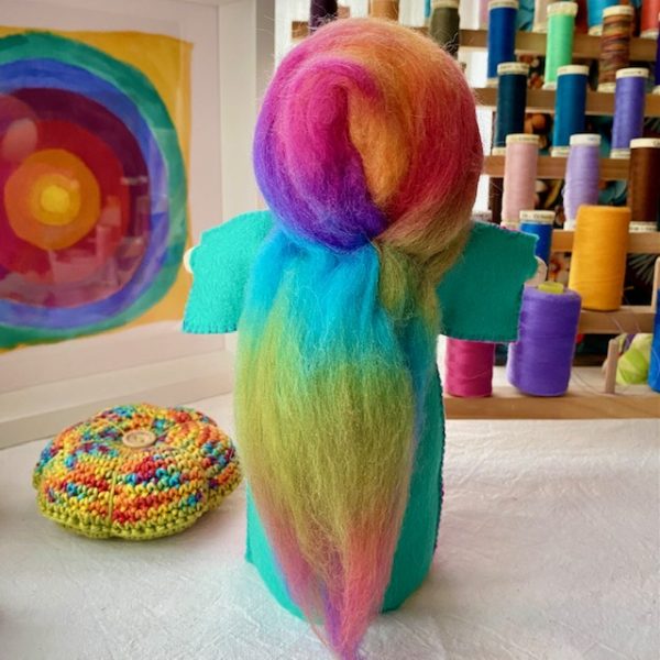 Muñeca Arcoíris